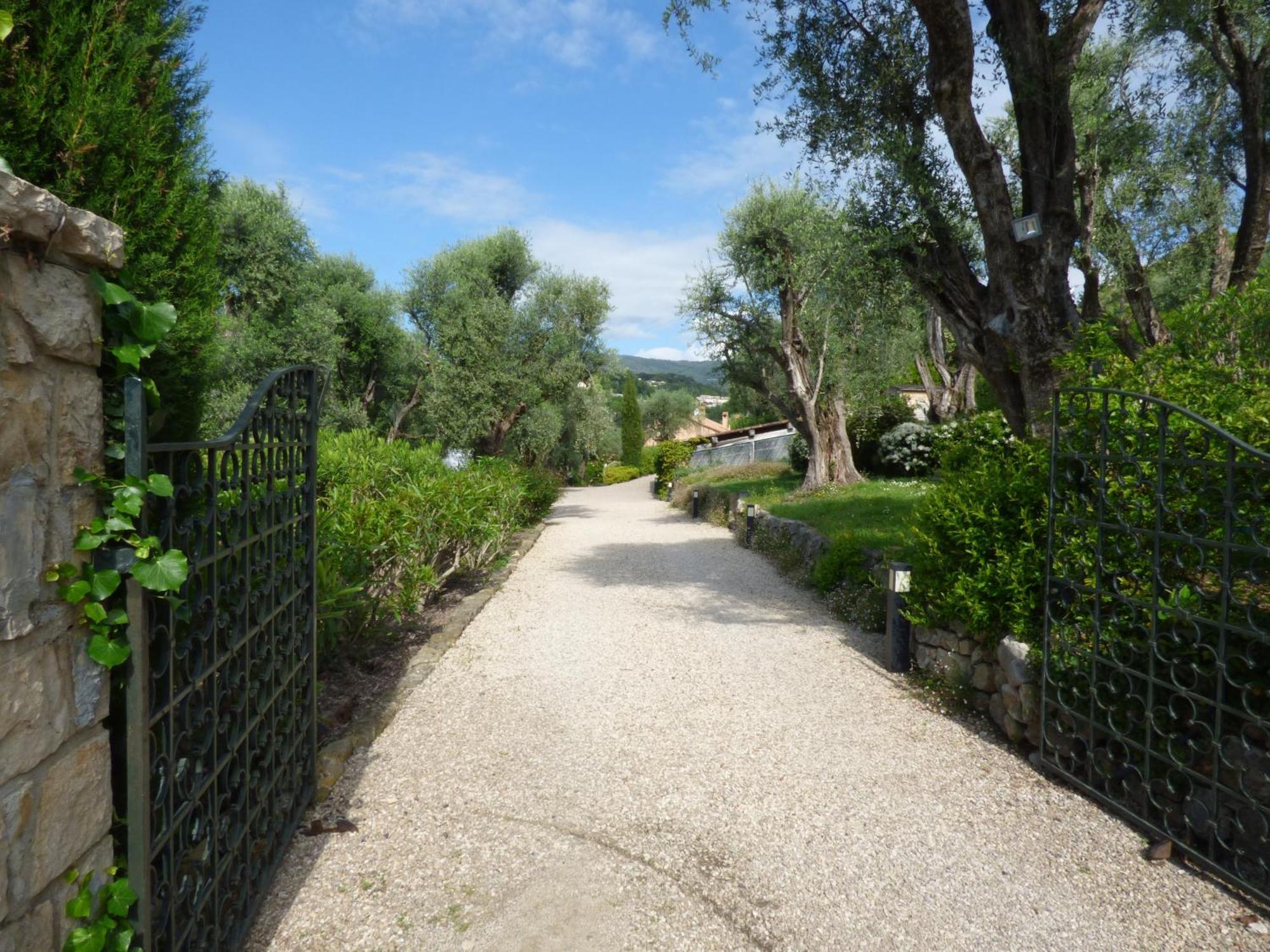 Apartment Cezanne With Heated Pool And Private Garden Chateauneuf-Grasse Exteriör bild